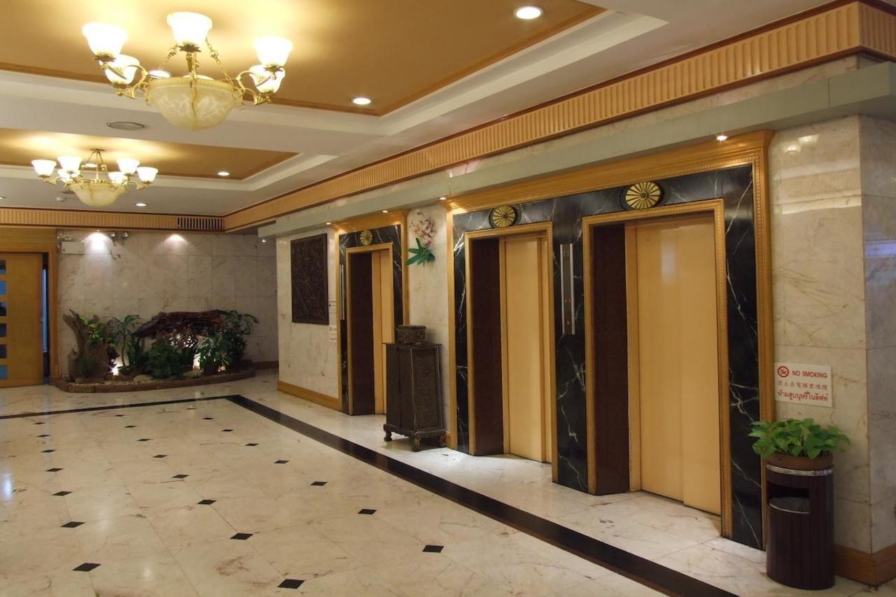 Ratchada City Hotel Banguecoque Exterior foto