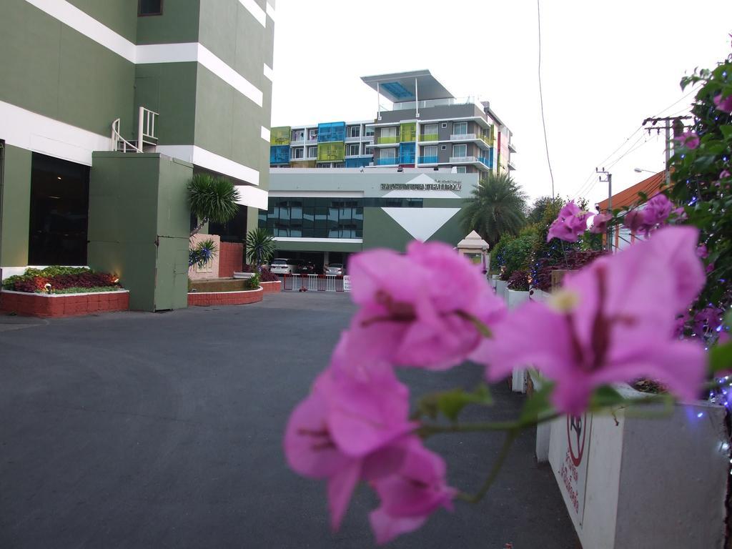 Ratchada City Hotel Banguecoque Exterior foto