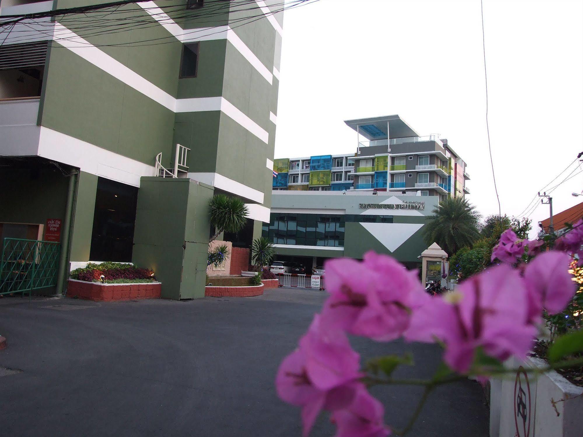 Ratchada City Hotel Banguecoque Exterior foto