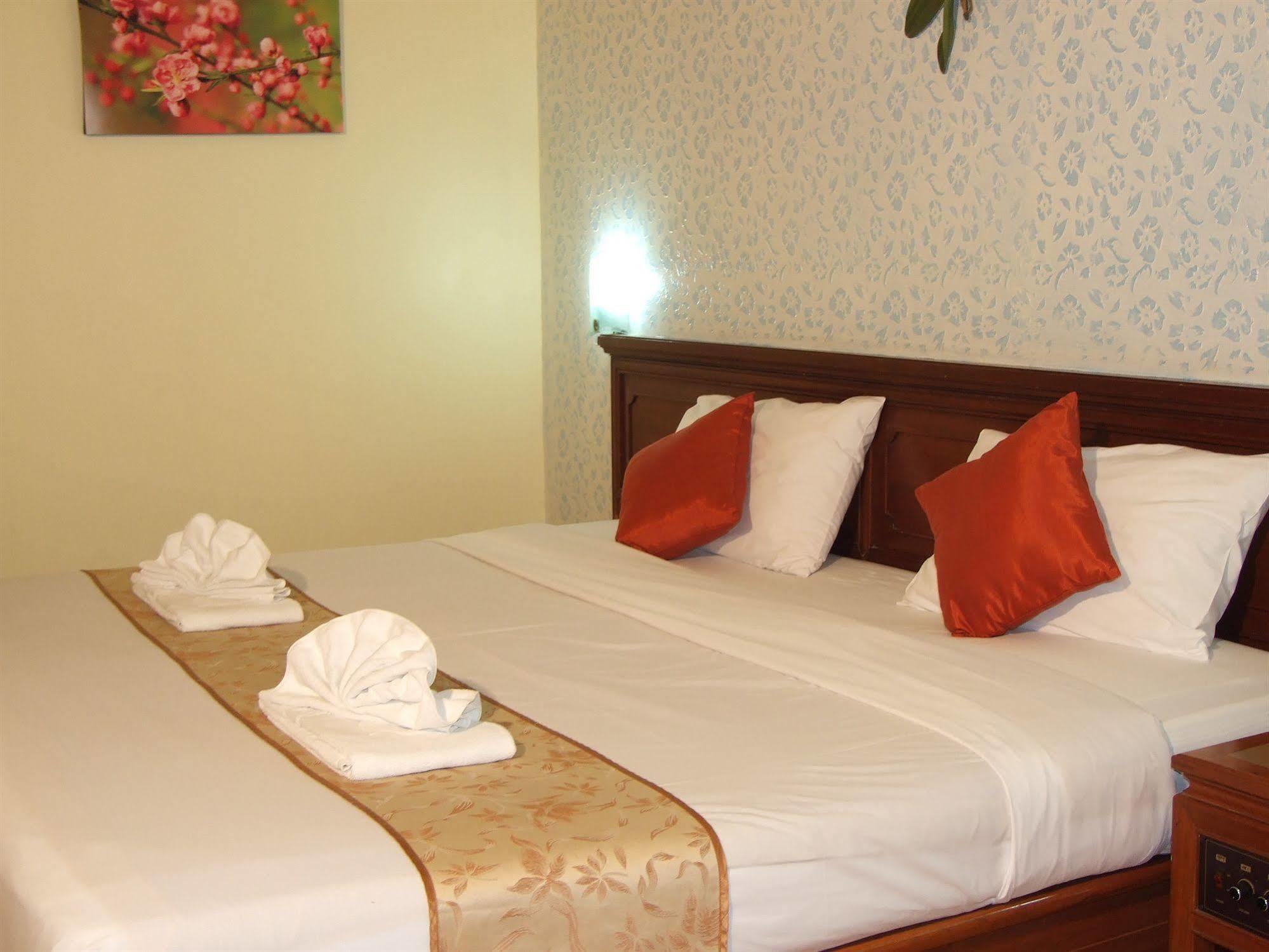 Ratchada City Hotel Banguecoque Exterior foto